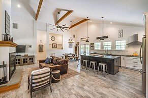 Distinctive Hamptons Home w/ Pool Near Bay, Ocean