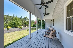 Distinctive Hamptons Home w/ Pool Near Bay, Ocean