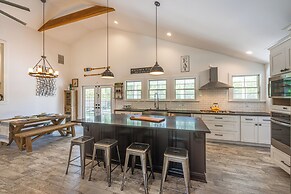 Distinctive Hamptons Home w/ Pool Near Bay, Ocean