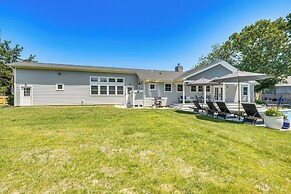 Distinctive Hamptons Home w/ Pool Near Bay, Ocean