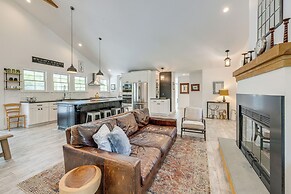 Distinctive Hamptons Home w/ Pool Near Bay, Ocean