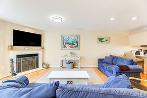 Walk to Bethany Beach Boardwalk: Coastal Retreat