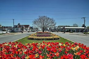 Walk to Bethany Beach Boardwalk: Coastal Retreat