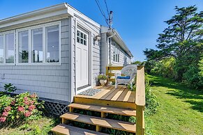 Quaint Coastal Cottage With Patio!