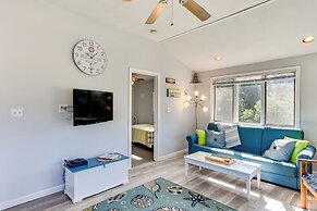 Quaint Coastal Cottage With Patio!