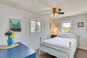 Quaint Coastal Cottage With Patio!