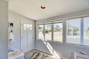 Quaint Coastal Cottage With Patio!