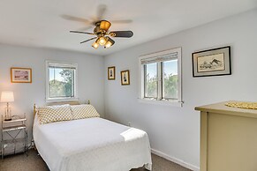 Quaint Coastal Cottage With Patio!