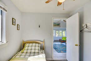 Quaint Coastal Cottage With Patio!