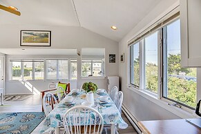 Quaint Coastal Cottage With Patio!