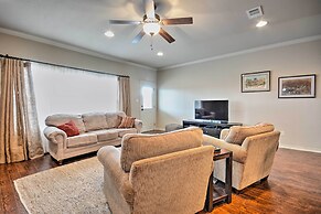 College Station Townhouse w/ Private Patio