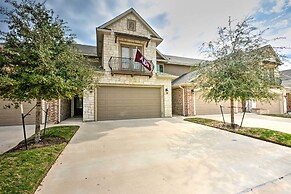 College Station Townhouse w/ Private Patio