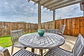 College Station Townhouse w/ Private Patio