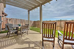 College Station Townhouse w/ Private Patio