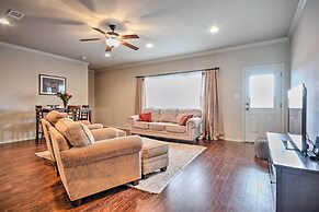 College Station Townhouse w/ Private Patio