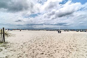 Beachside Corner-unit Condo in Gulf Shores!