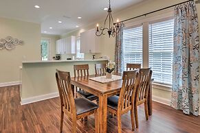 Lovely Mobile Retreat w/ Deck & Front Porch!