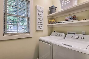 Lovely Mobile Retreat w/ Deck & Front Porch!