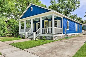Lovely Mobile Retreat w/ Deck & Front Porch!