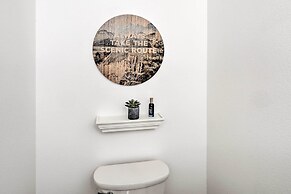 Mount Shasta Escape w/ Balcony ~ Walk to Dtwn