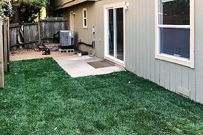 Mount Shasta Escape w/ Balcony ~ Walk to Dtwn