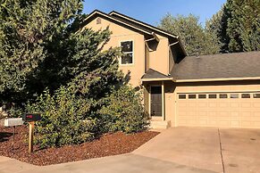 Mount Shasta Escape w/ Balcony ~ Walk to Dtwn