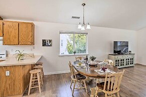 Mount Shasta Escape w/ Balcony ~ Walk to Dtwn