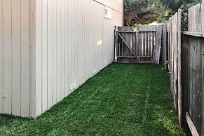 Mount Shasta Escape w/ Balcony ~ Walk to Dtwn