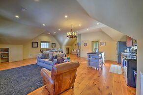 Luxe 'green Barn' Near Skiing w/ Mt Equinox Views!