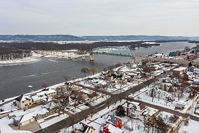 Pet-friendly Retreat w/ Deck: Steps to Marina!