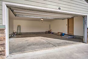 Spacious Bandon Getaway - 2 Blocks to Ocean!