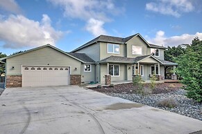 Spacious Bandon Getaway - 2 Blocks to Ocean!