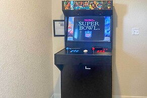 Luxe Canyon Home: Decks, Hot Tub + Lake Views