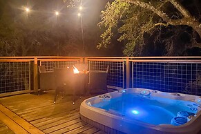 Luxe Canyon Home: Decks, Hot Tub + Lake Views