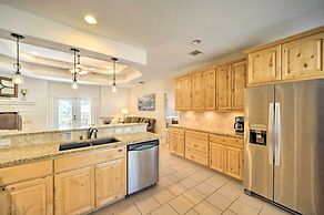 Luxe Canyon Home: Decks, Hot Tub + Lake Views