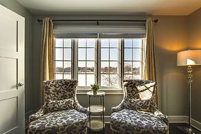 Bike & Kayak: Lakefront Prospect Heights Home