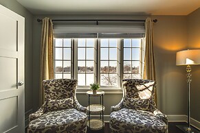 Bike & Kayak: Lakefront Prospect Heights Home