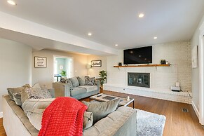 Bike & Kayak: Lakefront Prospect Heights Home