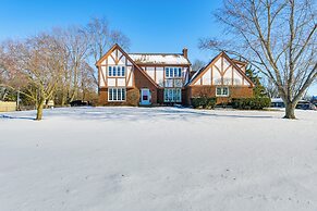 Bike & Kayak: Lakefront Prospect Heights Home