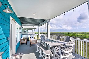 Peaceful Galveston Getaway w/ Deck: Walk to Beach