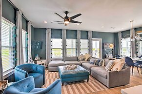 Peaceful Galveston Getaway w/ Deck: Walk to Beach