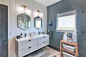 Peaceful Galveston Getaway w/ Deck: Walk to Beach