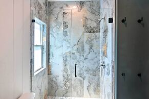 Peaceful Galveston Getaway w/ Deck: Walk to Beach