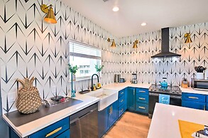 Peaceful Galveston Getaway w/ Deck: Walk to Beach