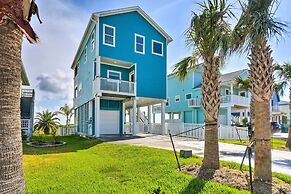 Peaceful Galveston Getaway w/ Deck: Walk to Beach