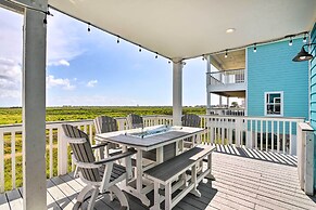 Peaceful Galveston Getaway w/ Deck: Walk to Beach