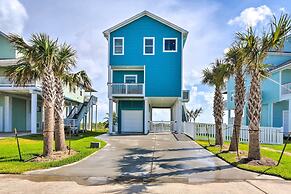 Peaceful Galveston Getaway w/ Deck: Walk to Beach