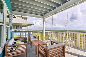 Peaceful Galveston Getaway w/ Deck: Walk to Beach