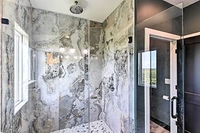 Peaceful Galveston Getaway w/ Deck: Walk to Beach