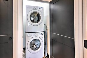 Peaceful Galveston Getaway w/ Deck: Walk to Beach